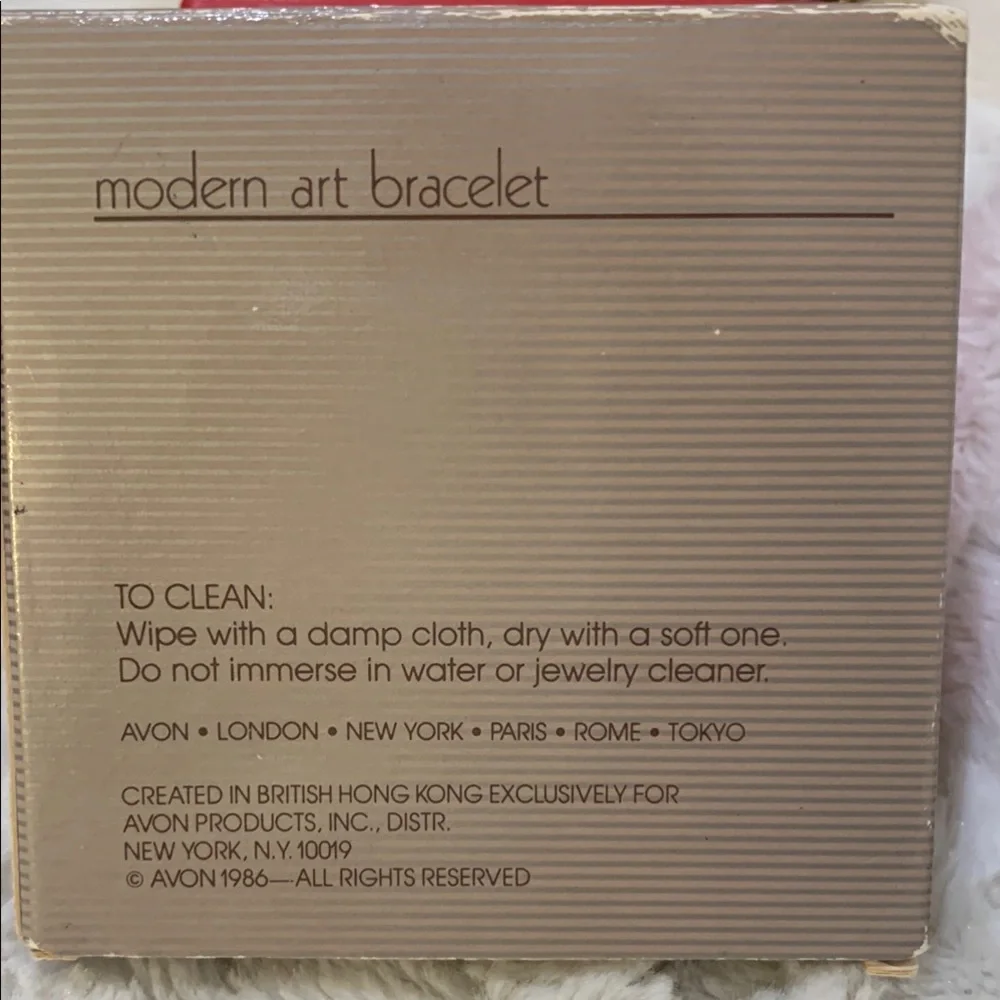 Vintage Avon Ivory “Modern Art Bracelet” in‎ Original Box